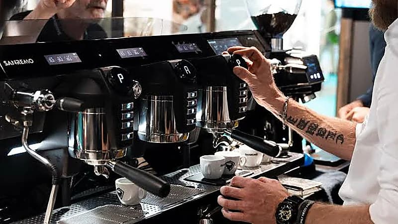 ماكينة القهوة تنهي زواج شابين بعد شهرين