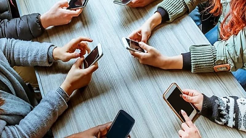 مخاطر الاستخدام المتواصل لمواقع التواصل الاجتماعي