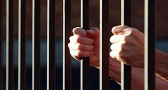 شاب أفريقي هشم رأس صديقته بعد معايرتها له بفقره