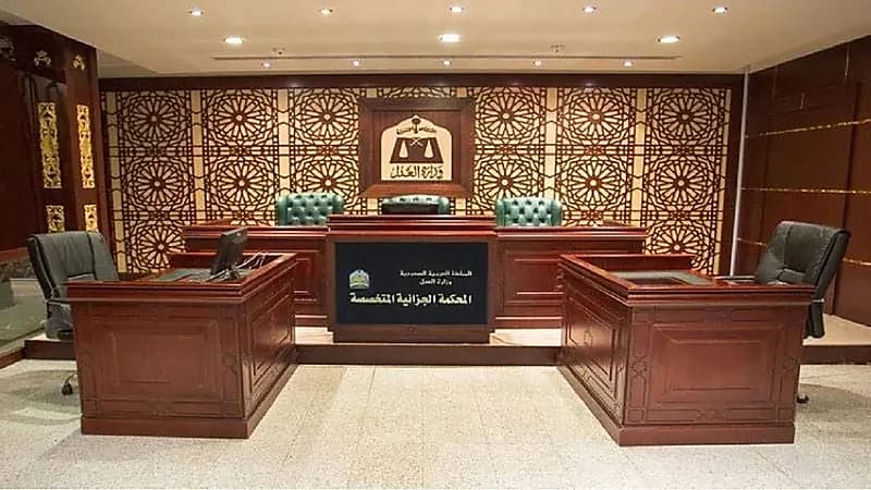 تحديد موعدًا بديلاً للنظر في الدعوى المقامة ضد أحد المتهمين