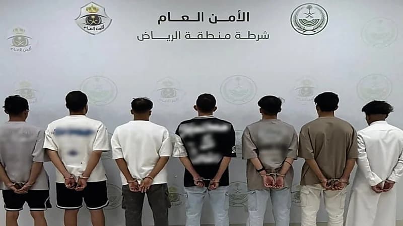 القبض على 7 شبان لمضايقتهم فتاتين والتحرش بهما بالرياض.. فيديو