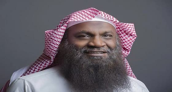 مغرد يهاجم الشيخ الكلباني ويتطاول عليه بألفاظ خارجة