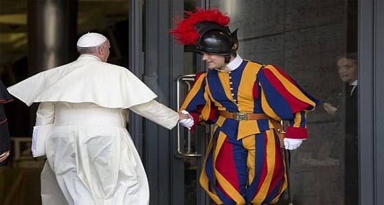 جيش الفاتيكان يعزز صفوفه ويتدرب على الأسلحة النارية