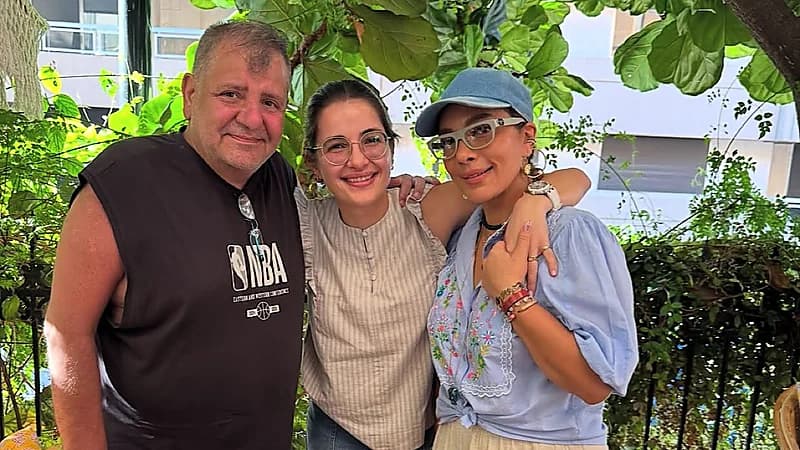 شام الذهبي تجمع أصالة وأيمن الذهبي في صورة سعيدة