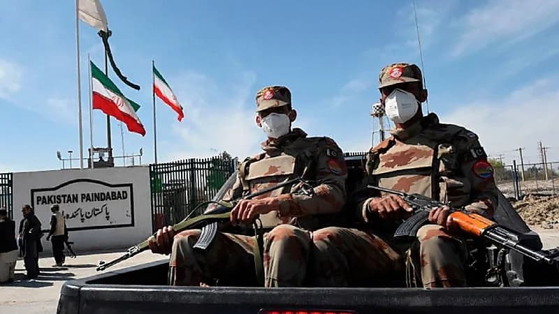 إيران تغلق الحدود البرية مع تركيا