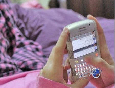 علاقة عبر«بلاك بيري» تسفر عن سجن مراهق ومراهقة 3 أشهر