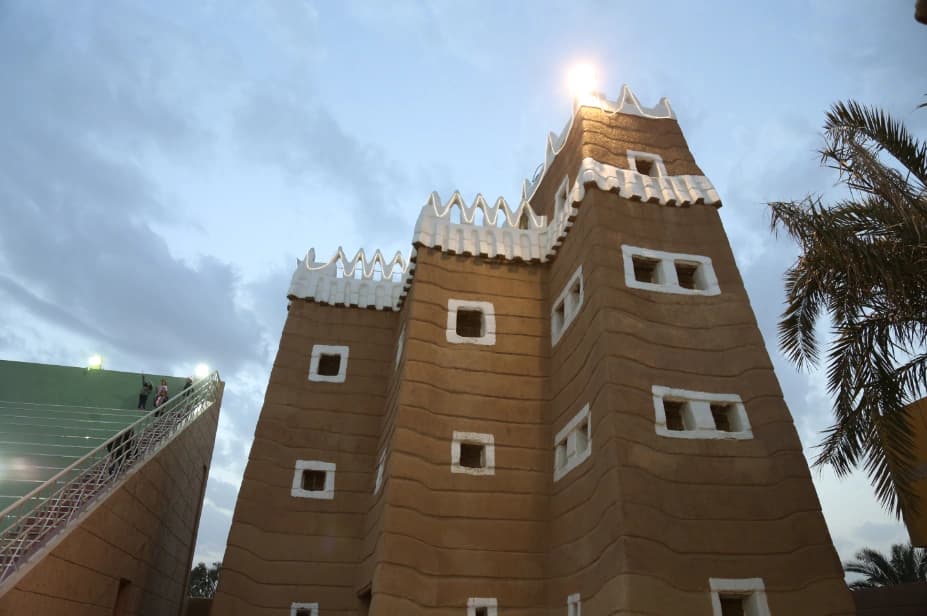 بالفيديو والصور.. إعجاب وتفاعل زوار قرية نجران بالجنادرية 31 «صور حصرية»