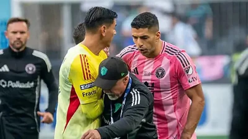 إيقاف لويس سواريز 6 مباريات بعد واقعة البصق في نهائي كأس الدوريات