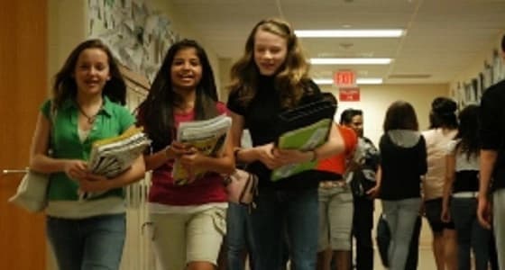 دراسة : العزلة والتنمر الإليكتروني وراء انتحار الفتيات في أمريكا