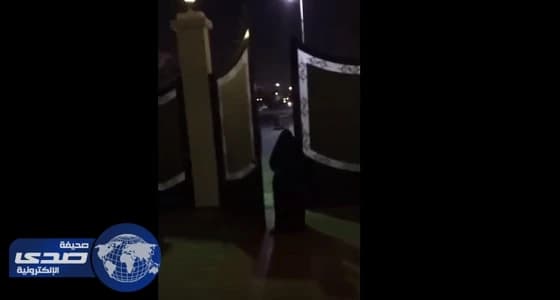 بالفيديو.. مواطن يحبط محاول امرأة وشريكها سرقة منزل