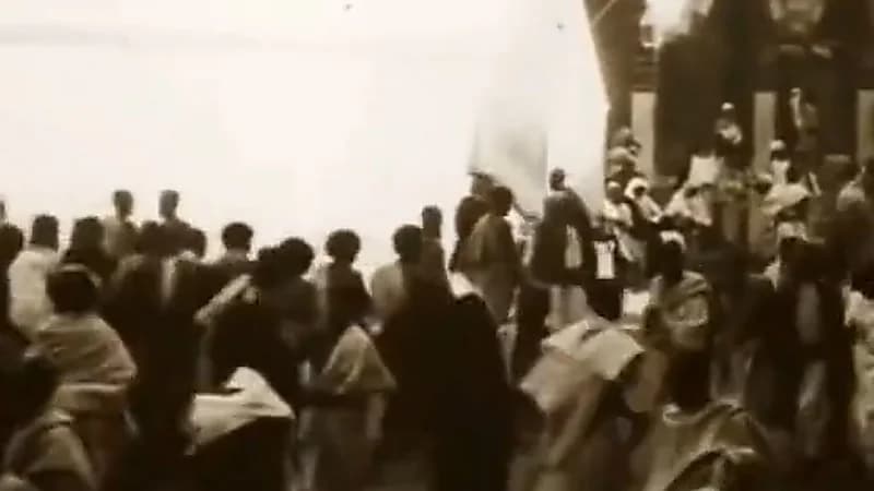 مقطع نادر لسعي المعتمرين بين الصفا والمروة قبل 98 عامًا