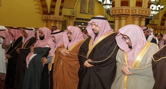 بالصور.. أمير الشمالية يتقدم المصلين في صلاة الاستسقاء