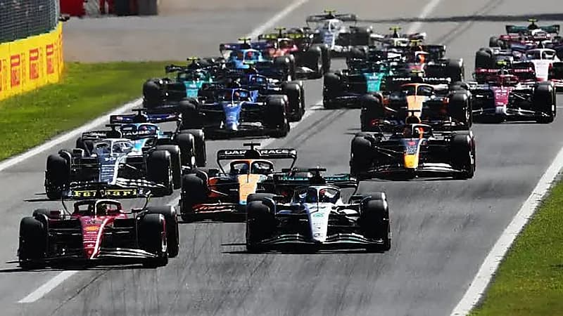 مختص: سائقي الفورمولا 1 يواجهون تحديات بدنية قاسية داخل المقصورة.. فيديو