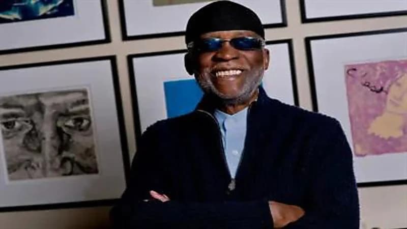 اعتنق الإسلام وغير اسمه.. الموت يغيب عازف البيانو الأمريكي أحمد جمال