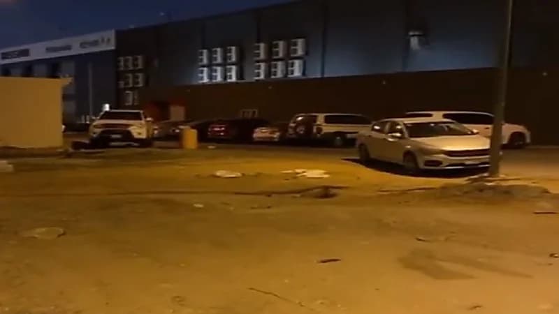 بالفيديو.. إغلاق مكاتب لتأجير السيارات حولت الارتدادات الخلفية إلى ورش بالرياض