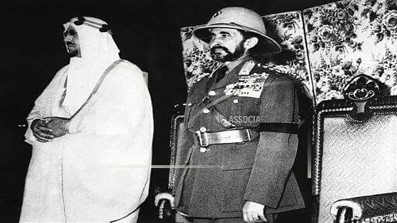صورة نادرة لجلالة الملك سعود مع الامبراطور الاثيوبي هيلاسيلاسي