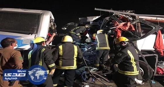 بالفيديو والصور.. وفاة 6 وإصابة 48 بحادث تصادم مروع على طريق «القصيم- المدينة»