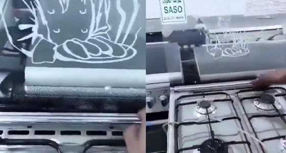 بالفيديو.. تغطية فتحات سطح الفرن بالقصدير يحوله إلى قنبلة