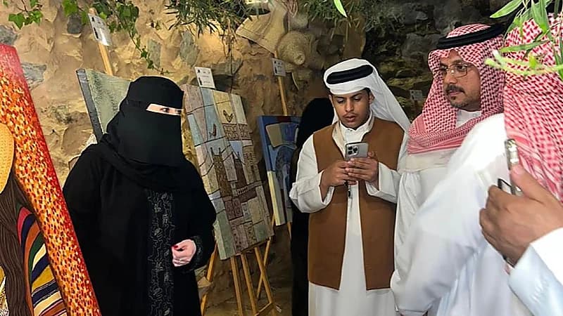 إقامة حفل ملتقى الشلال وقصور العسابلة للفن التشكيلي بالنماص .. صور