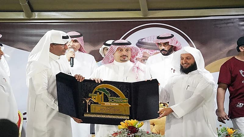 محافظ المسارحة يتوج فرسان البطولة الالحاقية الثانية للفروسية بجازان