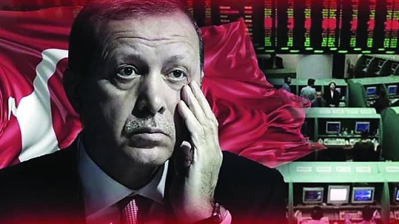 أردوغان يعزل 3 مسؤولين في البنك المركزي بعد إنهيار الليرة