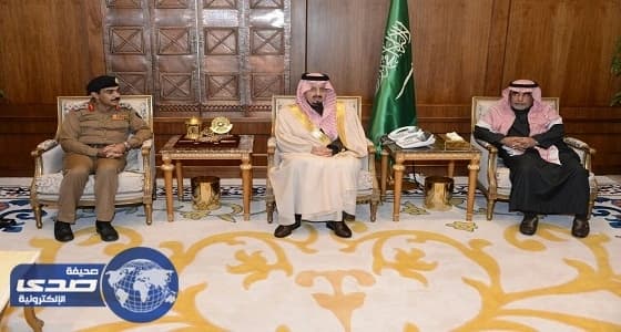 بالفيديو والصور.. عدد من سائقي دبابات يعتدون على سيارة عائلة بكورنيش الدمام