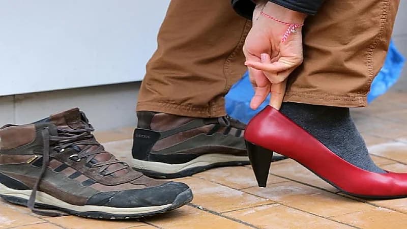 ضبط عاطل ارتدى ملابس نسائية لسرقة سائق