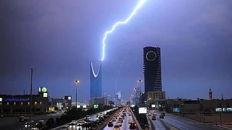 الحصيني: هذه الفترة انتقالية وفيها تقلبات جوية.. فيديو