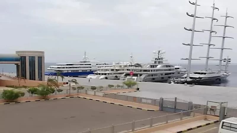 الأحوال الجوية تتسبب في إغلاق ميناء الغردقة البحري بمصر