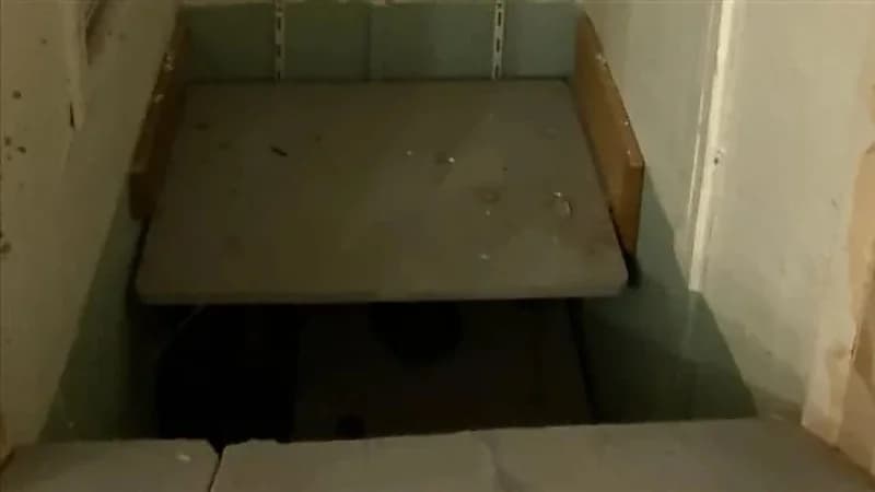 زوجان يكتشفان غرفة سرية داخل الجدار