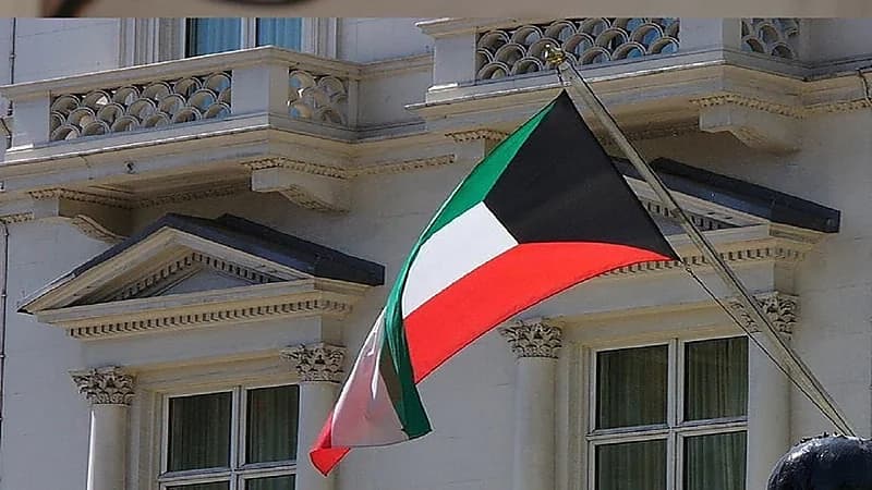 الكويت تحث مواطنيها على مغادرة العراق