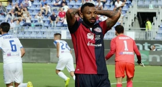 إيقاف مهاجم " كالياري " الإيطالي بسبب المنشطات