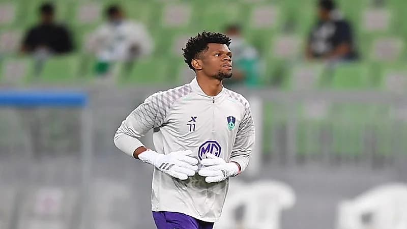 استبعاد الربيعي من تدريبات الأهلي الجماعية