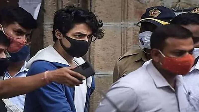 تطورات اتهام ابن شاروخان ببيع المخدرات