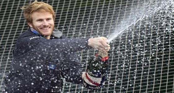 بحار فرنسي يحطم الرقم القياسي في " الدوارن المنفرد " حول العالم