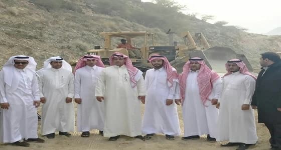 رئيس بلدية رجال ألمع يرافق المجلس البلدي في زيارة لمركز الحبيل