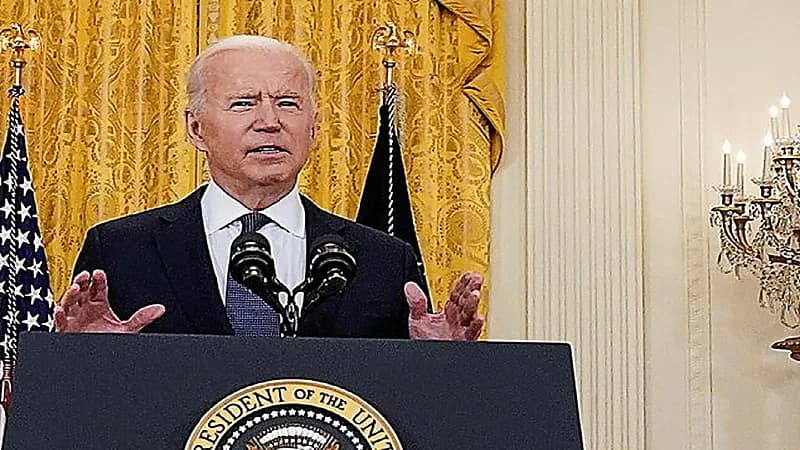 ضباط يبعثون رسالة إلى بايدن يشككون فيها بصحته العقلية