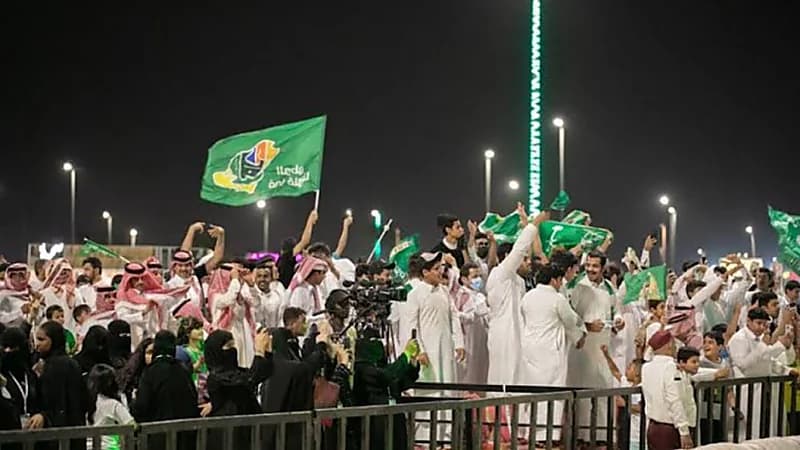 أهالي حفر الباطن يحتفون باليوم الوطني في حديثة وادي فليج الجنوبي