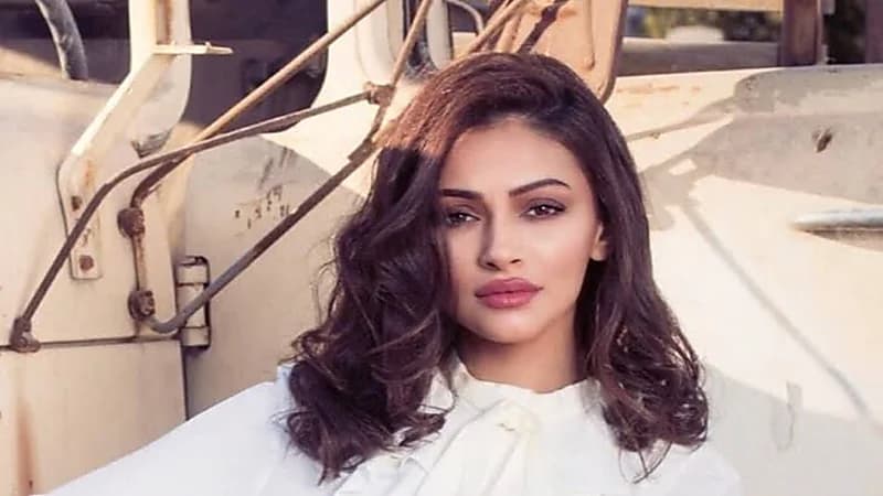 بالصور.. شوق الهادي تصدم جمهورها بقصة شعر صبيانية جريئة