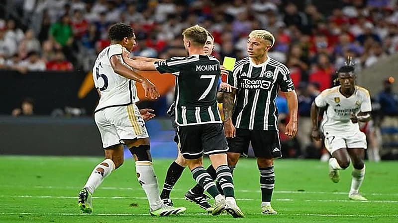 نشوب مشاجرة عنيفة بين نجم ريال مدريد ومدافع مانشستر يونايتد.. فيديو