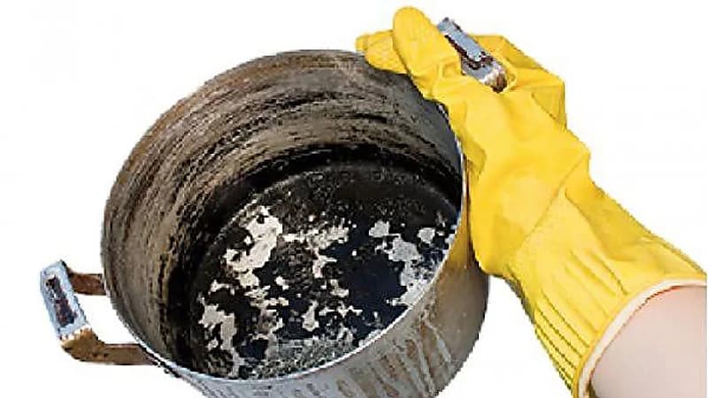 طرق مدهشة لتنظيف السواد من مقلاة الألمنيوم