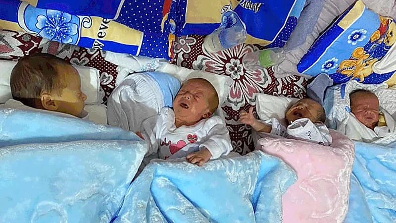 زوجة معتقل فلسطيني تنجب توأمين بنطفة مهربة