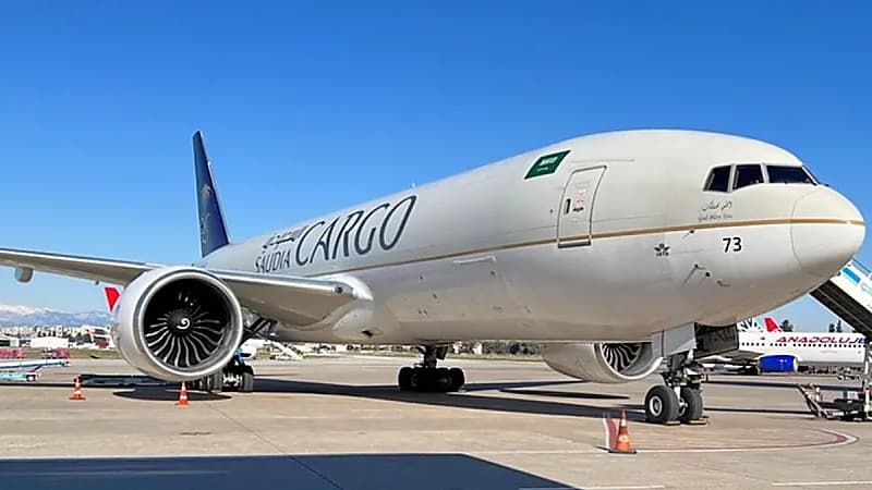 بالفيديو.. وصول أولى طائرات الجسر الجوي الإغاثي السعودي إلى تركيا