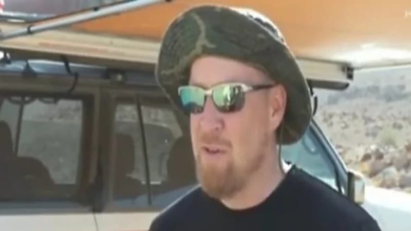 تفاصيل اكتشاف سائح أمريكي وزوجته أكبر صخرة في تبوك  "فيديو"