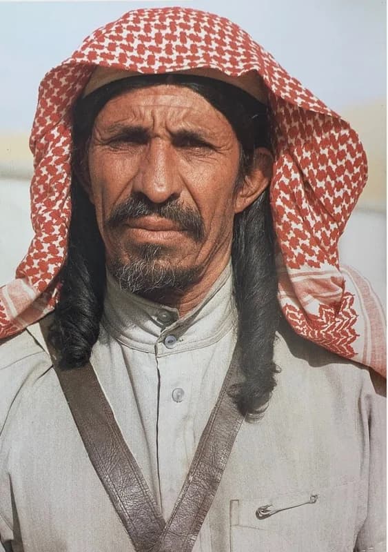 صورة رائعة بكل تفاصيلها لرجل من الربع الخالي