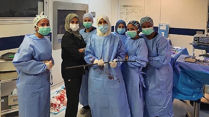 إنقاذ حياة أربعيني من سيخ حديد اخترق جسده بمكة