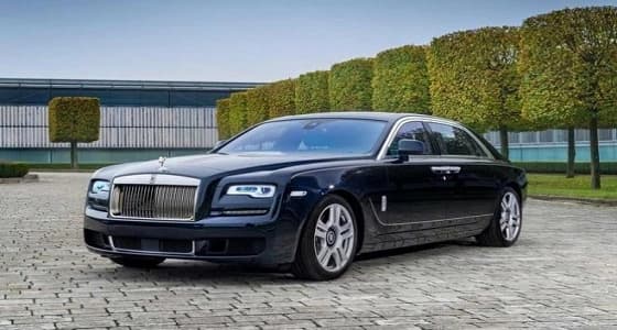 بالصور.. سيارة " رولز رويس " تخطف الأنظار في دبي