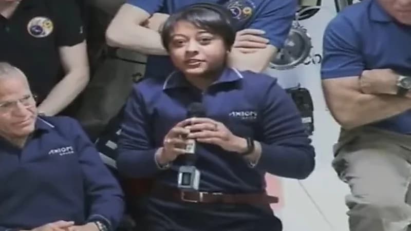 ريانة برناوي تودع طاقم محطة الفضاء الدولية..فيديو