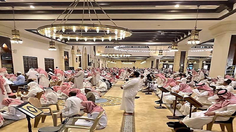 مسجد الراجحي يكتظ بجموع المصلين يوم عرفة..صورة