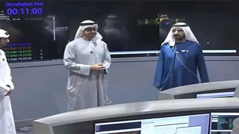 بالفيديو.. محمد بن زايد بعد الوصول لـ المريخ : " فخور بكم يا عيالي"